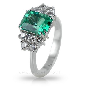 Anello con Smeraldo centrale 2.25 ct e Diamanti 0.75 G - gallery