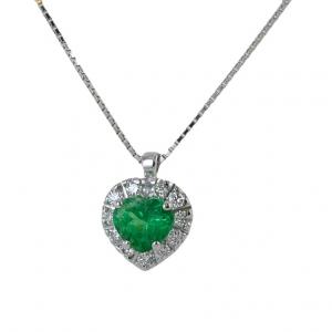 Collana con ciondolo Smeraldo Cuore e contorno di diamanti