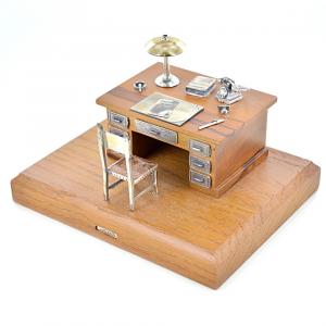 Business consultant writing desk in precious wood  - gallery