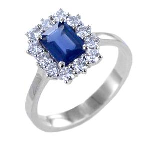 Anello classico in oro con Zaffiro da quasi un carato e contorno di diamanti
