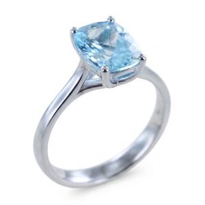 Anello con Acquamarina centrale taglio Cushon