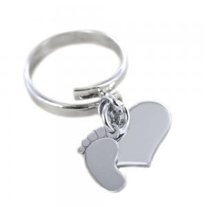 Anello con ciondolo cuore e charm piedino pendente in argento