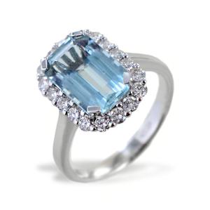 Anello con grande Acquamarina Rettangolare e contorno di diamanti  - gallery