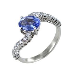 Anello con Zaffiro e diamanti sul gambo