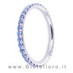 Anello fede Eternity in oro bianco con zirconi azzurri - gallery