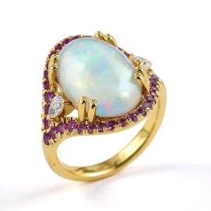 Anello in oro giallo con Opale Zaffiri Rosa e Diamanti goccia