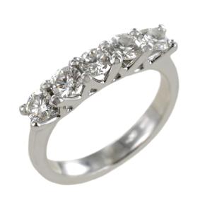 Anello riviera con diamanti di un carato montatura V