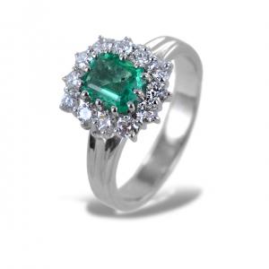 Anello rosetta Smeraldo da oltre mezzo carato e Diamanti - gallery