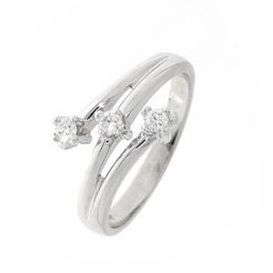 Anello Trilogy diagonale con diamanti ct 0.17 G VS 