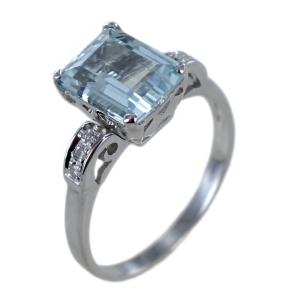 Anello vintage con Acquamarina centrale e diamanti sui lati