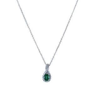 Collana con ciondolo Smeraldo ovale e contorno di diamanti 