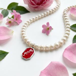 Collana di perle con ciondolo scritta MOM - ciondolo mamma