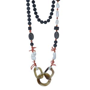 Collana lunga in argento con perle barocche corallo e pietra lavica
