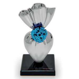 Oggettistica Scultura a forma di cuore con carta regalo argento e fiocco azzurro H. 12 cm  - gallery