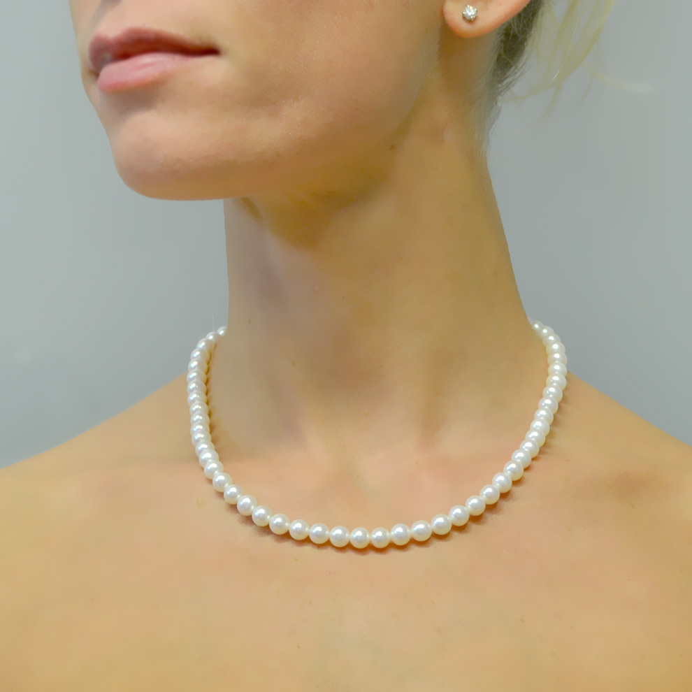 Collana filo di perle di Acqua Dolce 6.00-6.50 mm con chiusura in oro bianco