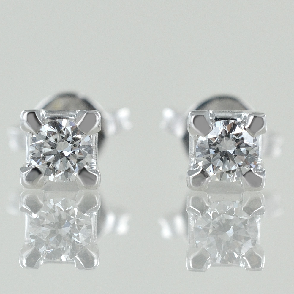 Orecchini Punto Luce medi in oro e diamanti ct. 0.30 G VS