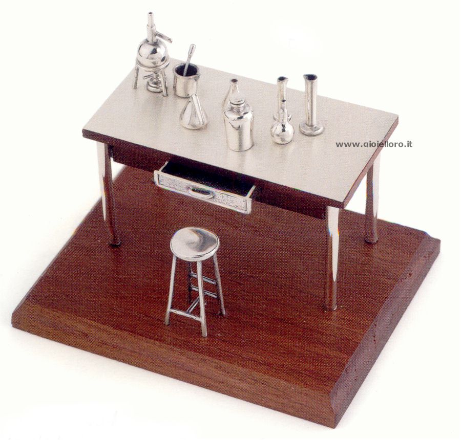 Biologist and Chemist table with 925/000 silver plate 