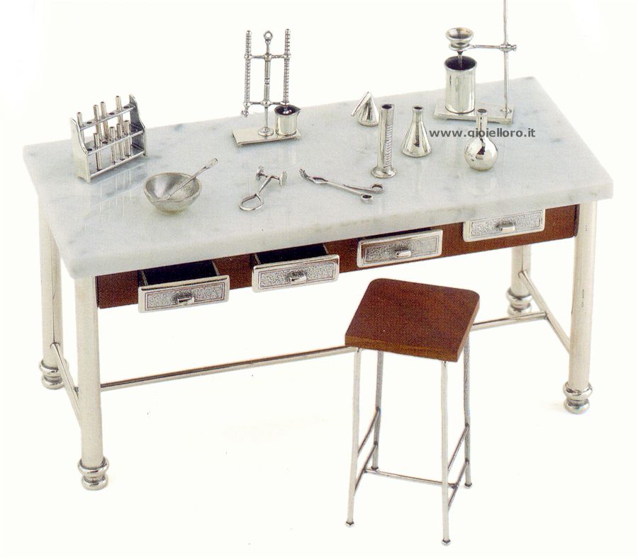 Tavolo chimico-biologo in argento 925/000 marmo e legno