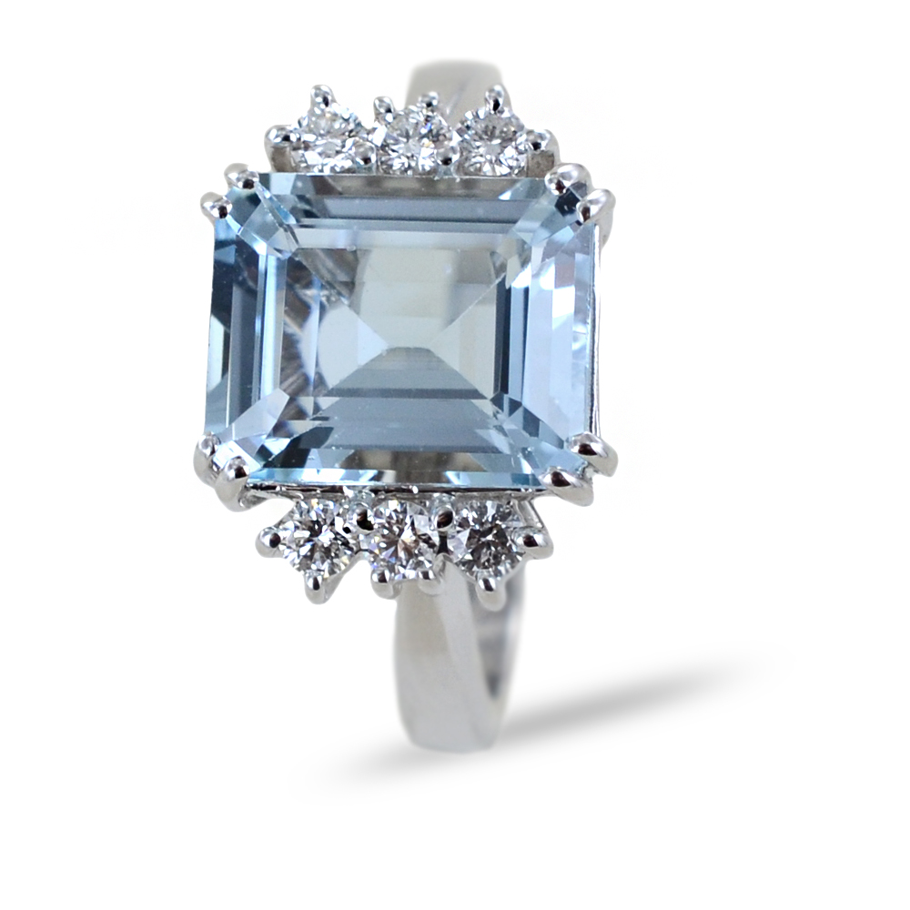 Anello Acquamarina grande centrale e 6 Diamanti