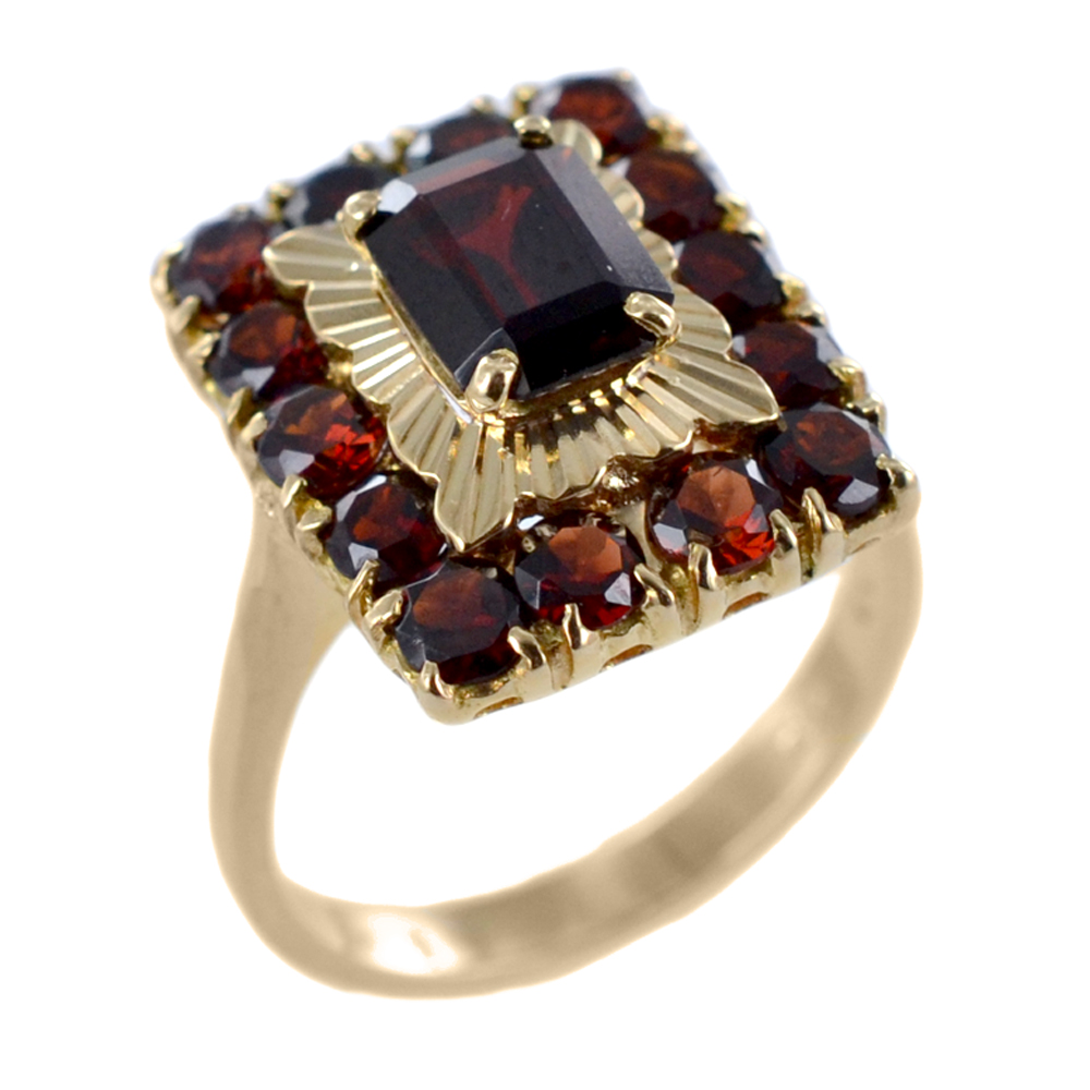 Anello classico in oro giallo con Granati