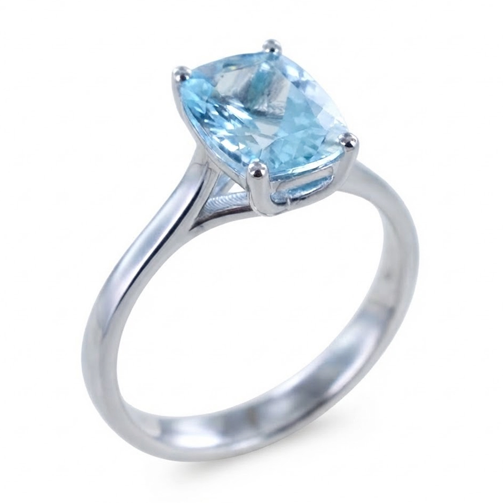 Anello con Acquamarina centrale taglio Cushon