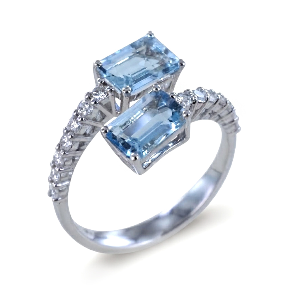 Anello con contrarie di Acquamarina e diamanti sul gambo