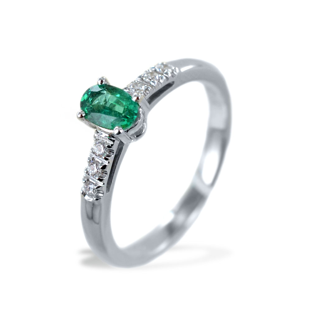 Anello solitario di Smeraldo con Diamanti sul gambo