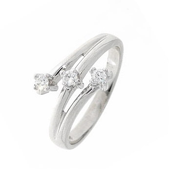 Anello Trilogy diagonale con diamanti ct 0.17 G VS 