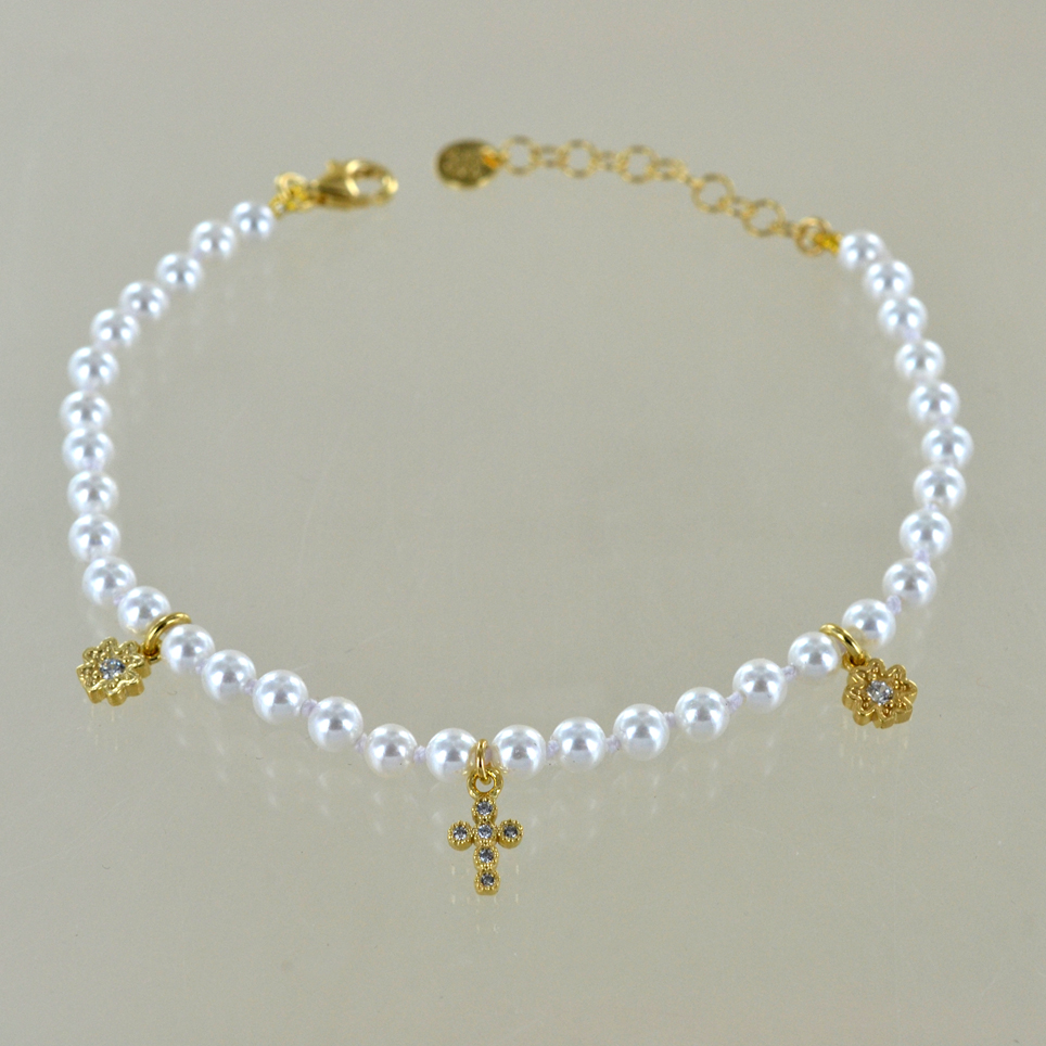 Bracciale filo di perle con Croce e fiori in argento dorato e zirconi bianchi