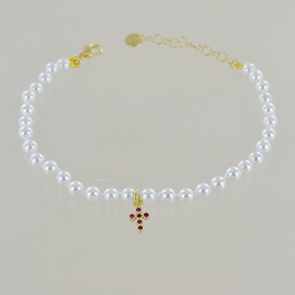 Bracciale filo di perle con Croce in argento dorato e zirconi rossi