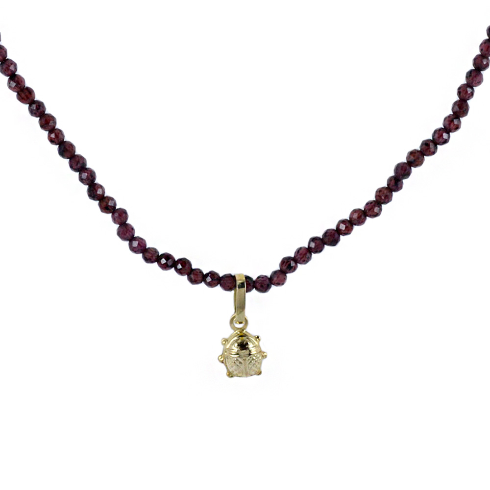 Collana in granato con ciondolo coccinella in oro