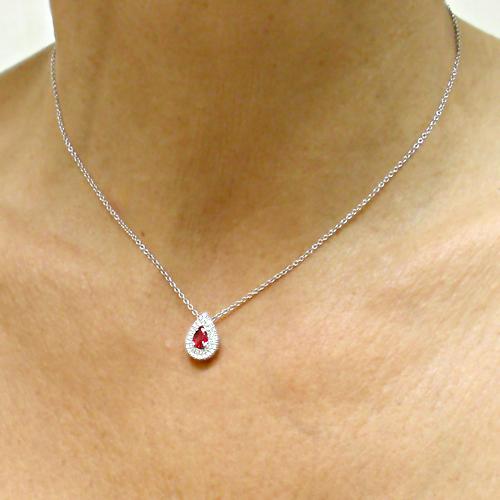 Naava Collana In Oro Giallo 9 Carati Con Pendente Diamante E Rubino – Gioiello Di Classe Donna