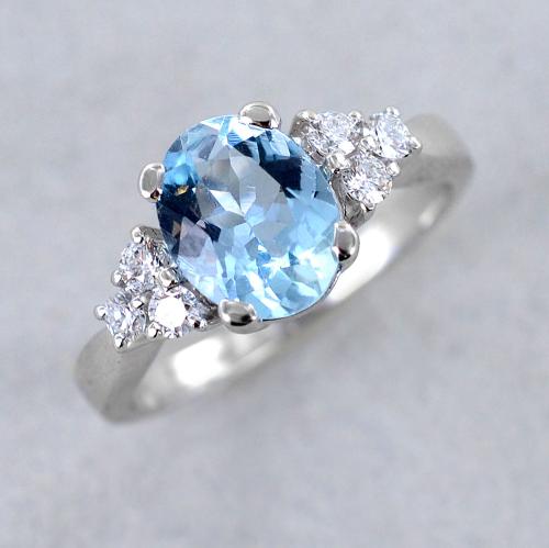 Anello Acquamarina ovale e trilogy di Diamanti Gioielloro La tua gioiell