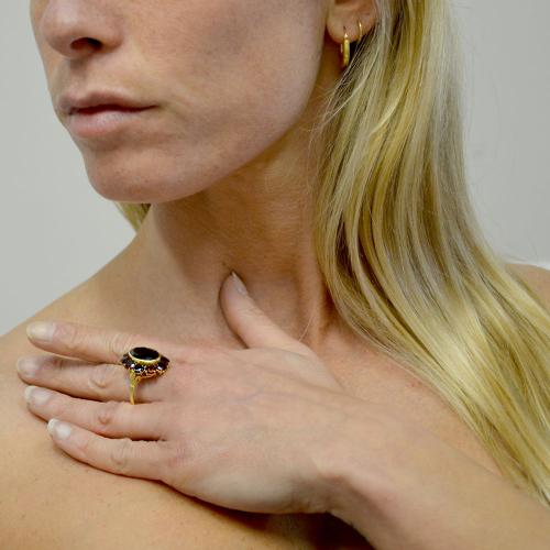 Anello classico in oro giallo con Granati Gioielloro La tua gioielleria