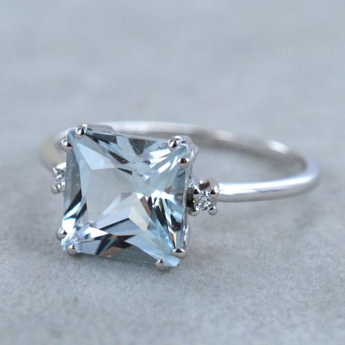 Anello con Acquamarina quadrata Princess e diamanti Orsini