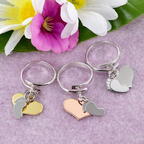 Anello con iniziale discount pendente