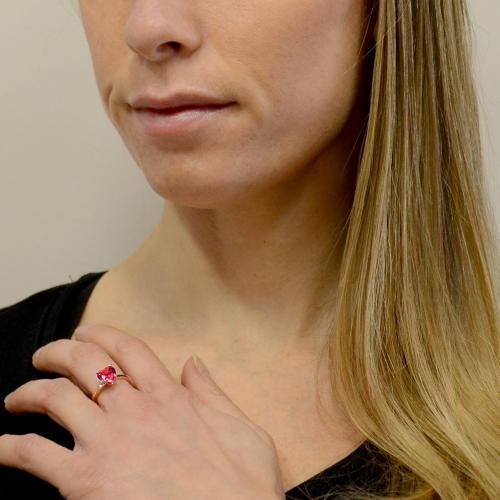 Anello con zircone rosso sale