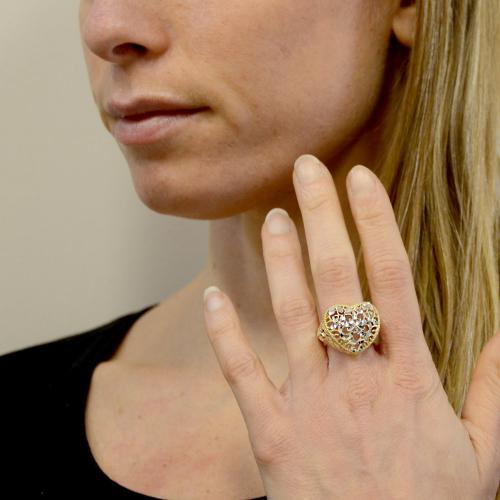 Anello con cuore scintillante in argento dorato e silver