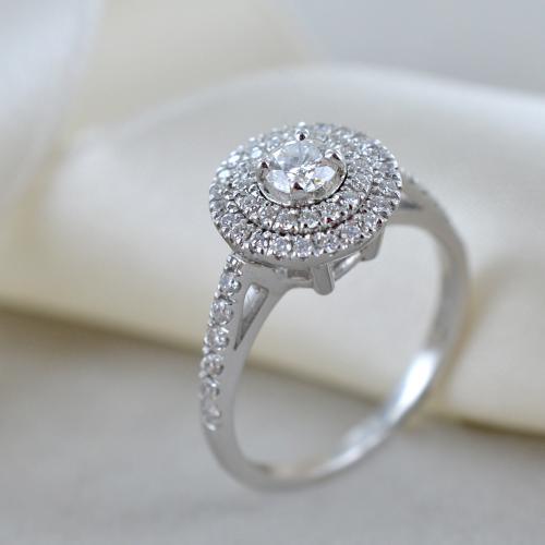 Anello con Diamante e doppio contorno di diamanti Gioielloro La tua gio