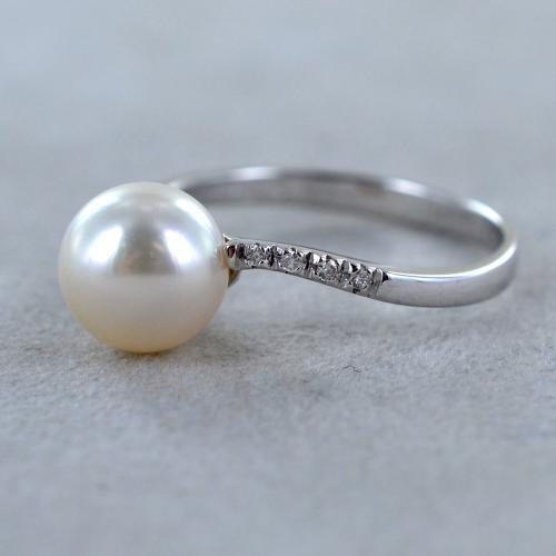 Anello con Perla Akoya Giapponese e diamanti sul gambo Gioielloro La tua