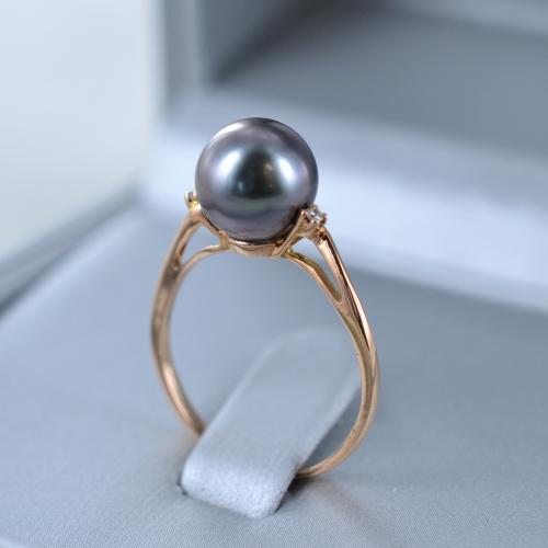 Anello con top perla nera