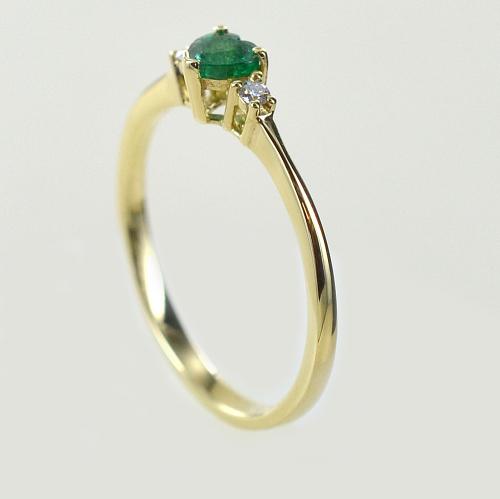 Anello con Smeraldo a cuore in oro giallo e diamanti Gioielli