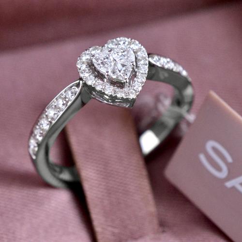 Anello con diamante a forma di cuore on sale