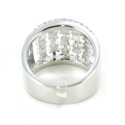 Anello tempestato di diamanti top