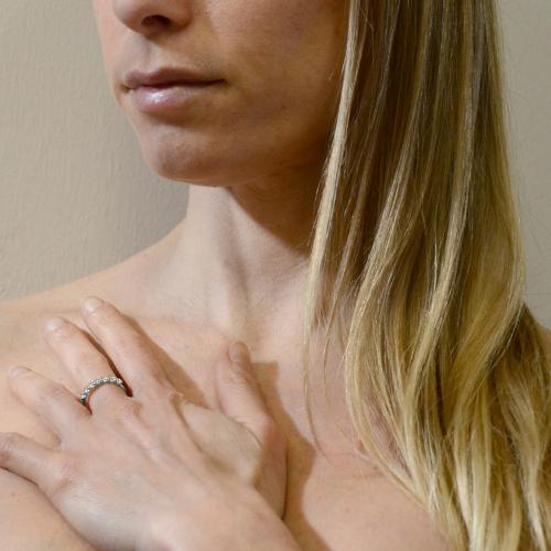 Anello Bypass In Titanio Placcato Nero Con Zirconia Rotonda 4,5mm - Taglia 6, Confezione Regalo - Foto 8