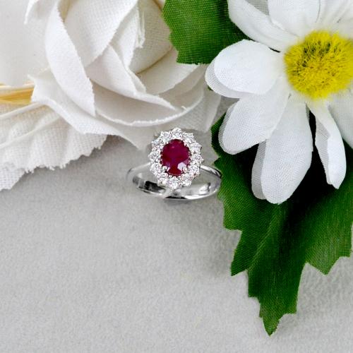 Anello a top fiore con rubino