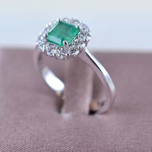 Anello rosetta Smeraldo quadrato e Diamanti Gioielloro La