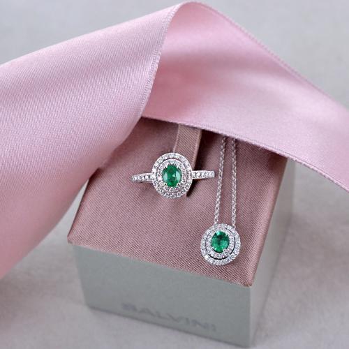 Anello Salvini collezione Dora Smeraldo con doppio contorno di