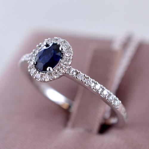 Anello Salvini collezione Dora Zaffiro con contorno di diamanti