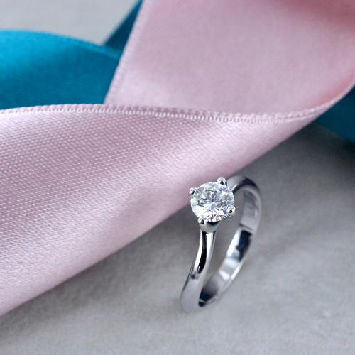 Anello Solitario Certificato GIA diamante ct. 0.70 E color Gioielloro La
